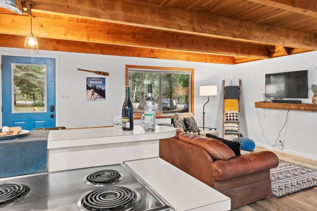 @ Mt. Rainier Entrance-hot Tub-forest Views *