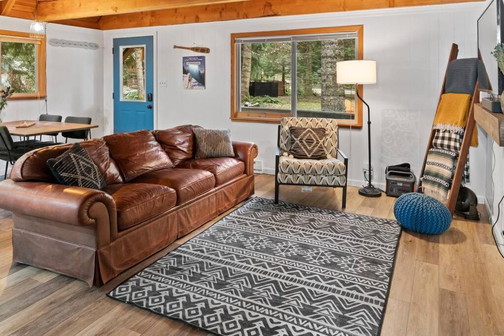 Holiday home @ Mt. Rainier Entrance-hot Tub-forest Views